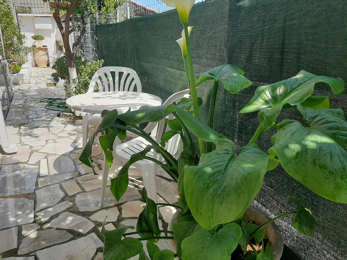 Cozy Flat In Nea Makri Leilighet Eksteriør bilde